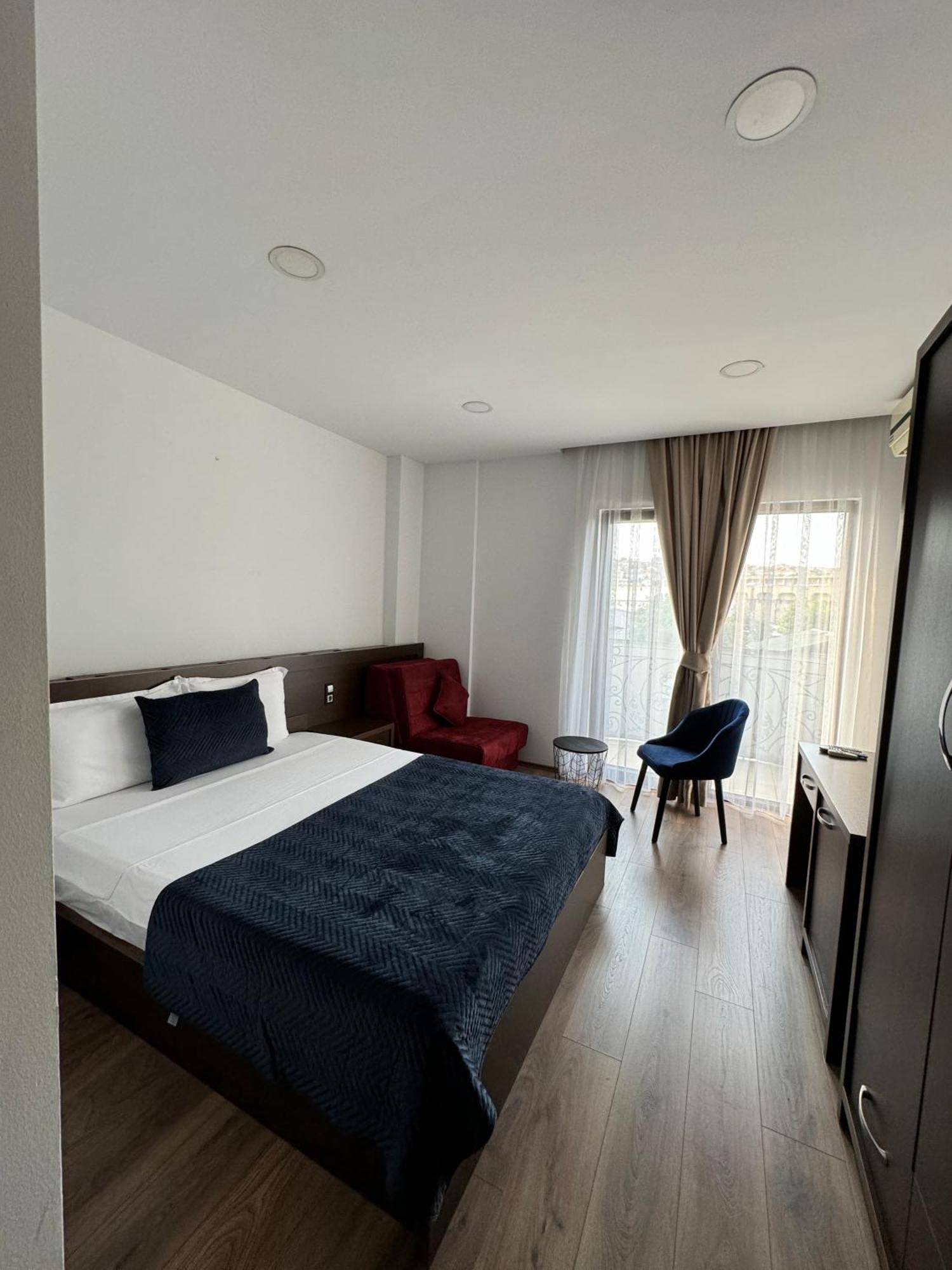 Hotel Real Pristina Exterior foto