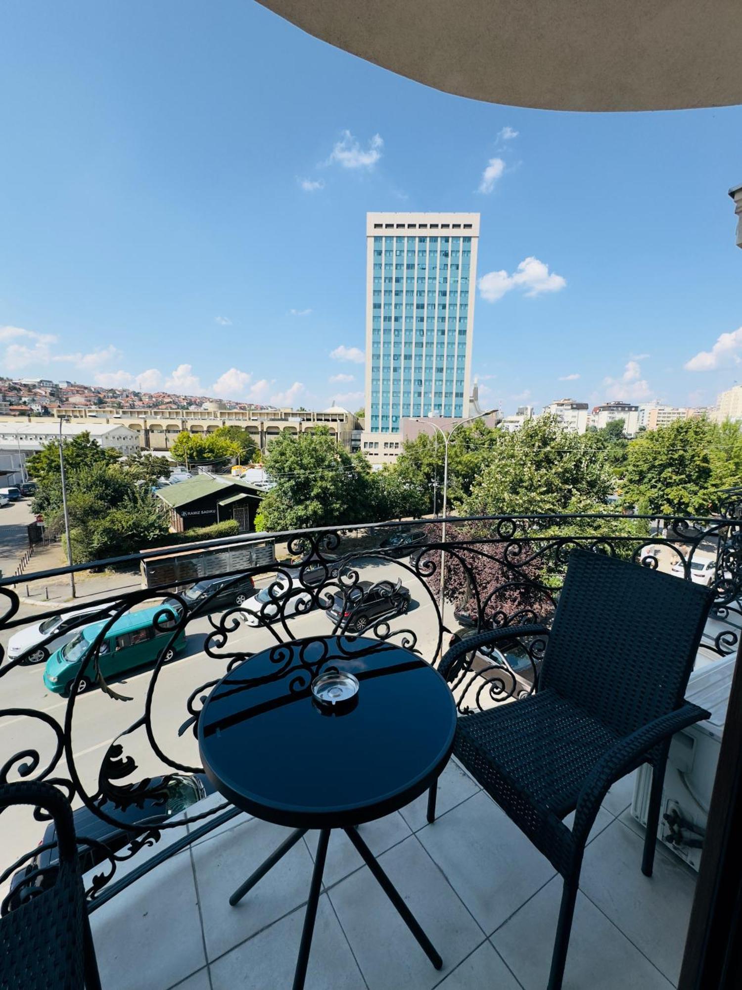 Hotel Real Pristina Exterior foto