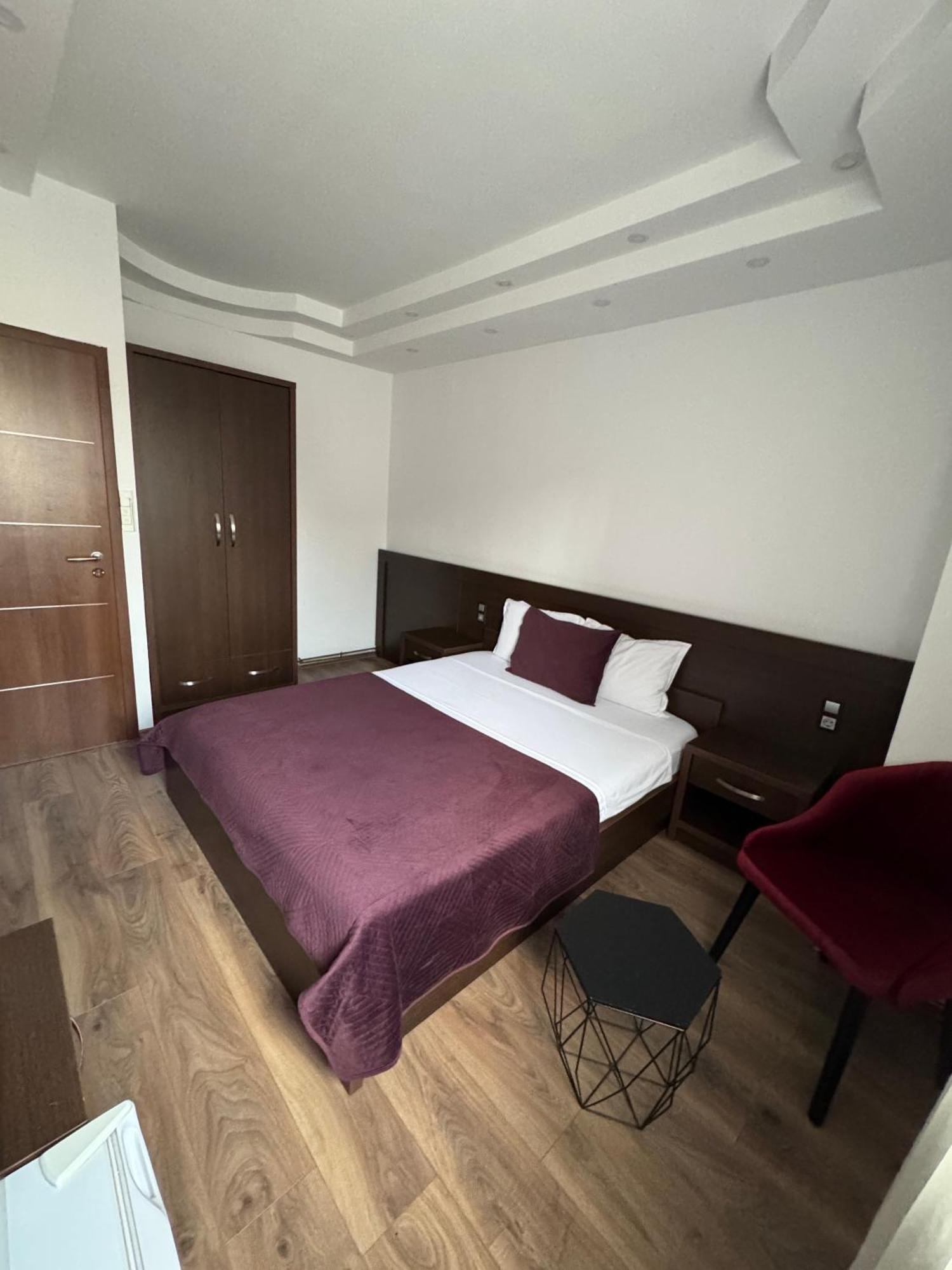 Hotel Real Pristina Exterior foto